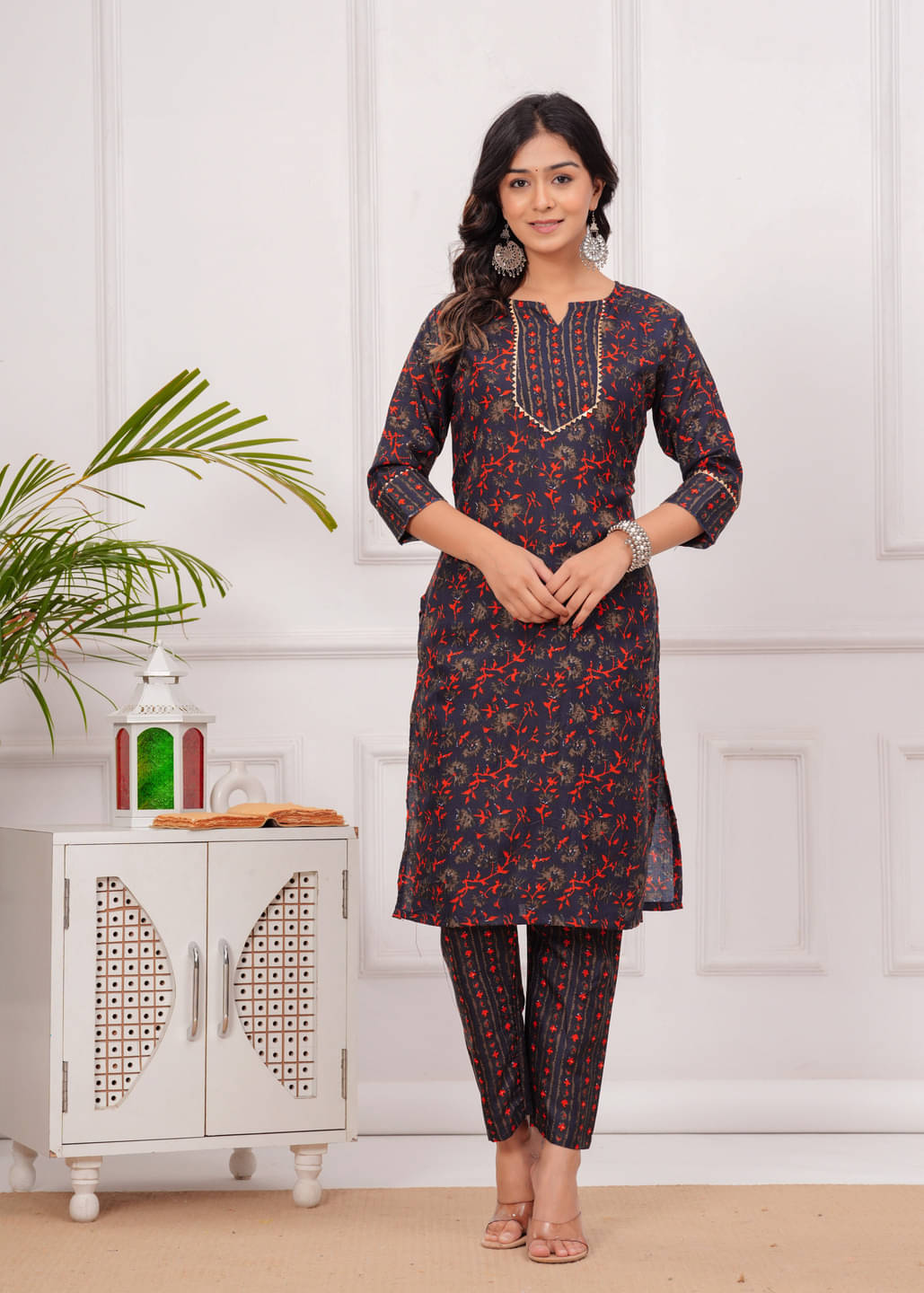 YAGNIK FASHION Women Cotton Printed Straight Kurti With Pants ( Black ) YAGNIK FASHION Women Cotton Printed Straight Kurti With Pants ( Black )