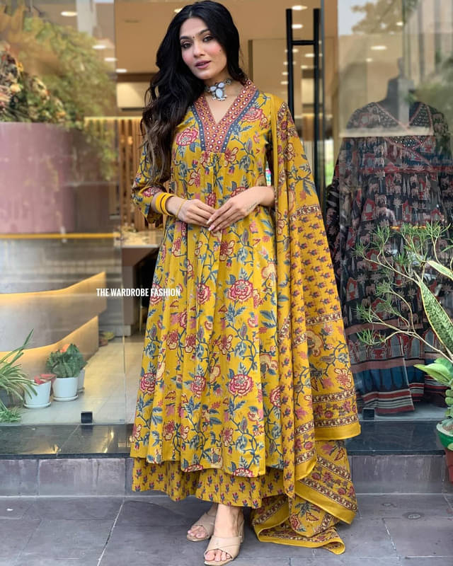     			piludi Women Viscose Printed Anarkali Kurti With Pants ( Yellow )