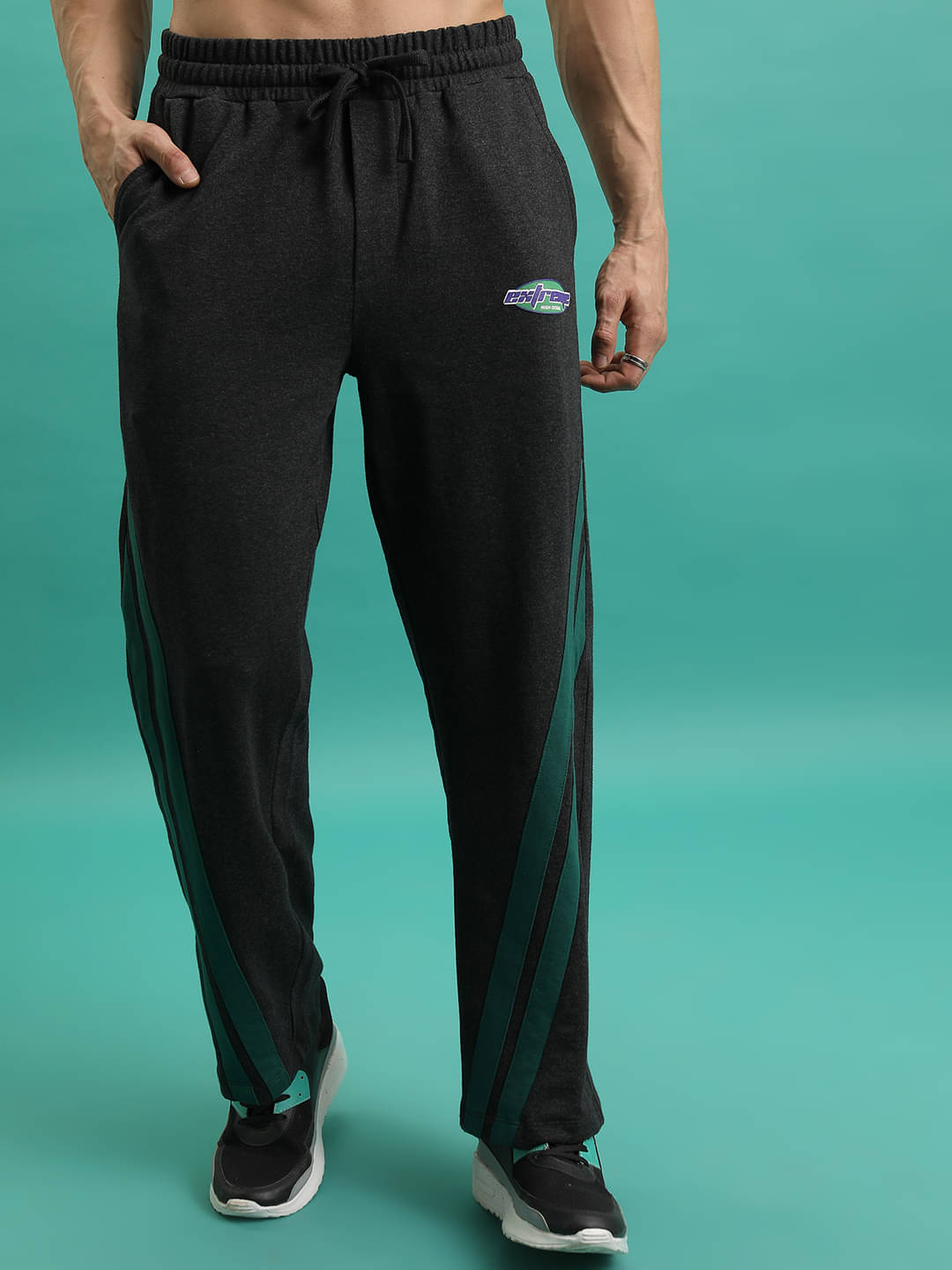 Highlander Black Polyester Blend Men's Trackpants ( Pack of 1 ) Highlander Black Polyester Blend Men's Trackpants ( Pack of 1 )
