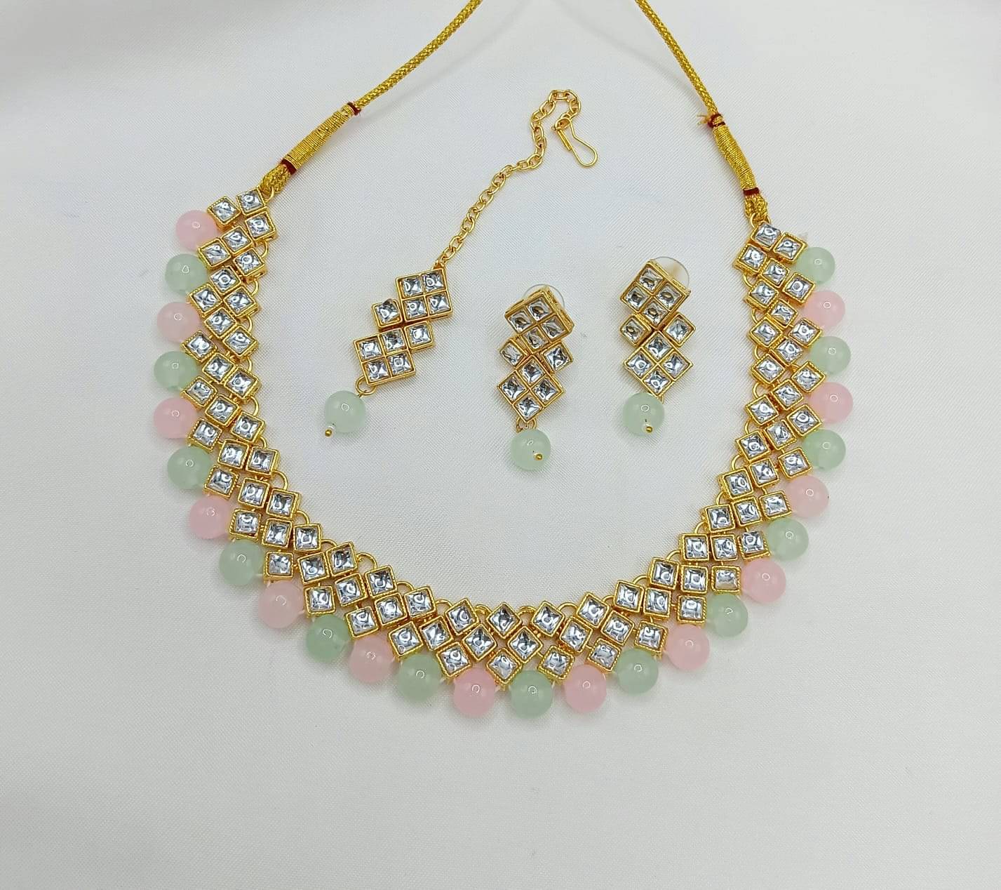     			Padmawati Multicolor Alloy Necklace Set ( Pack of 1 )