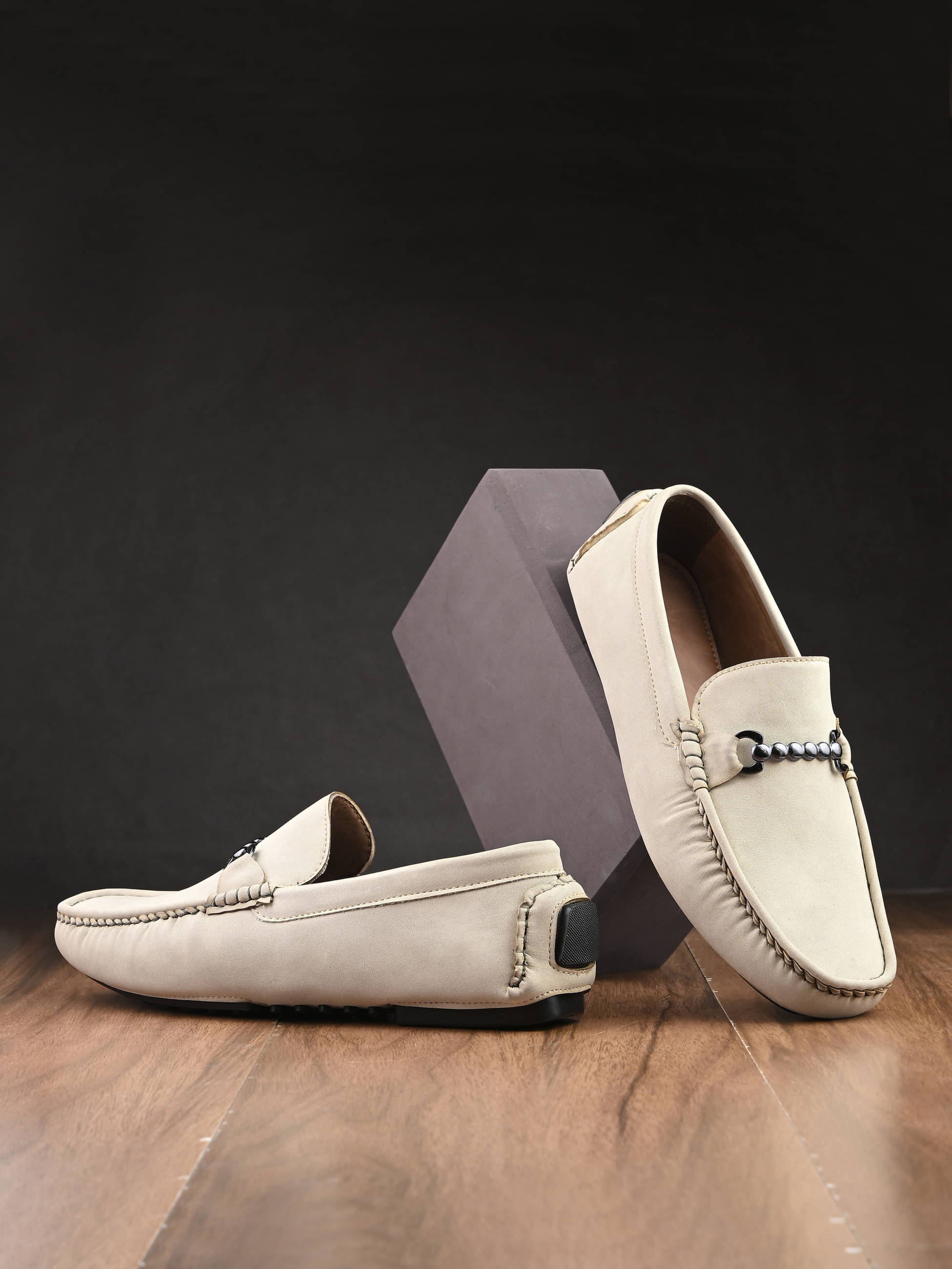     			BIZZARO Off White Men's Slip on Shoes