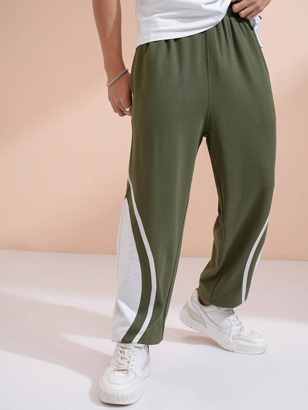     			Highlander Relax Flat Men's Joggers - Olive ( Pack of 1 )