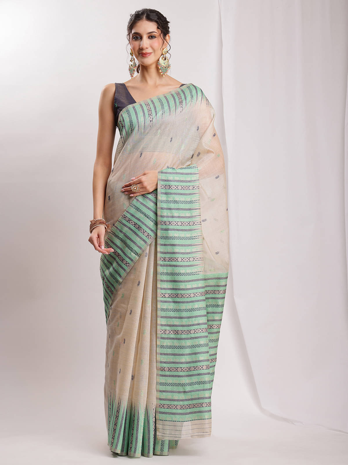 Janasya Silk Blend Woven Banarasi saree With Unstitched Blouse Piece ( Navy Blue )     			Janasya Silk Blend Woven Banarasi saree With Unstitched Blouse Piece ( Navy Blue )