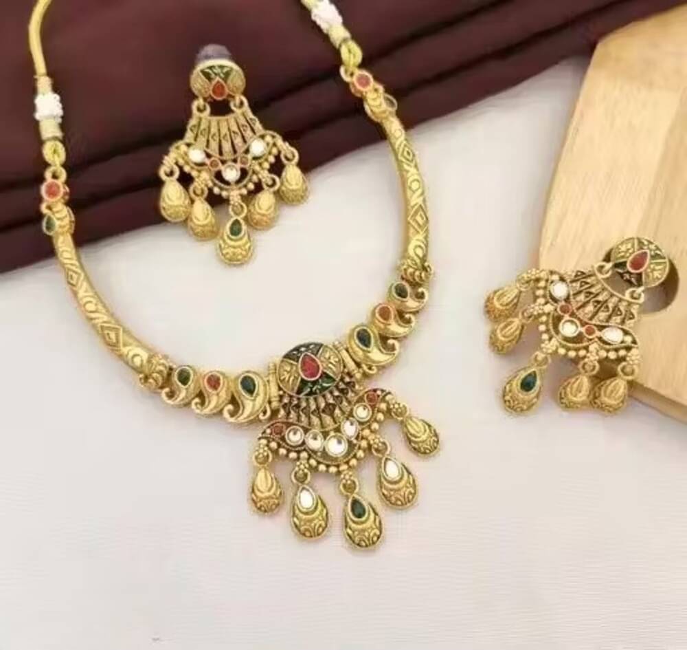     			Pamadhya Multi Color Copper Necklace Set ( Pack of 1 )