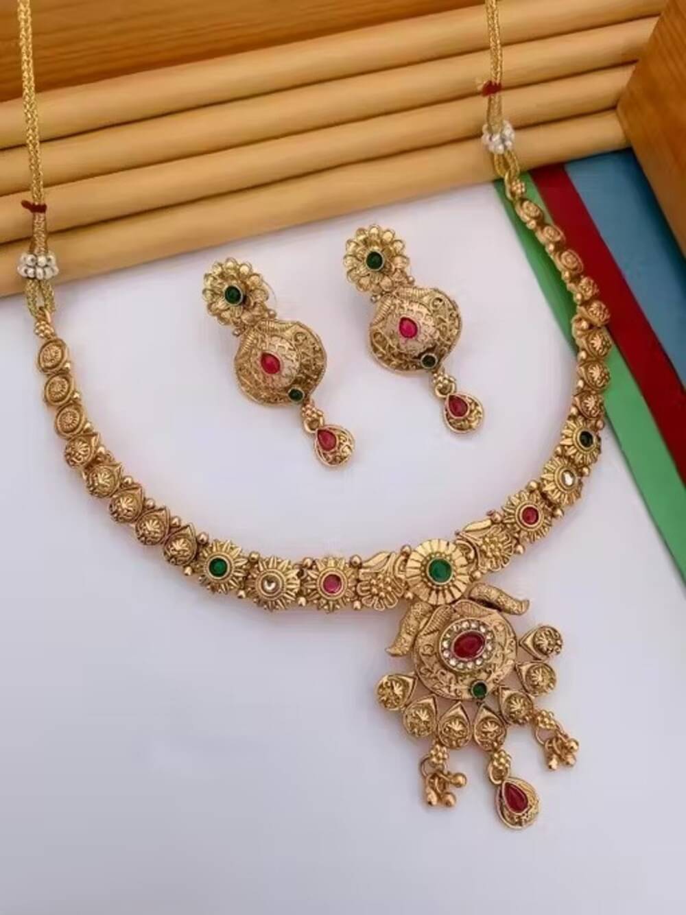     			Pamadhya Multicolor Copper Necklace Set ( Pack of 1 )