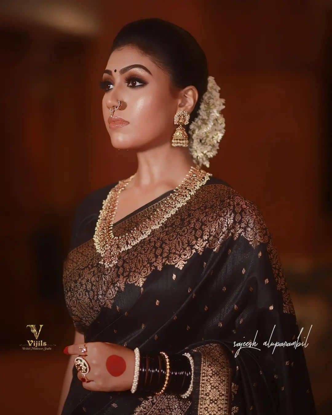 fab woven Art Silk Woven Kanjeevaram Sarees With Unstitched Blouse Piece ( Black ) - Sarees | Buy online on ZillyBuy