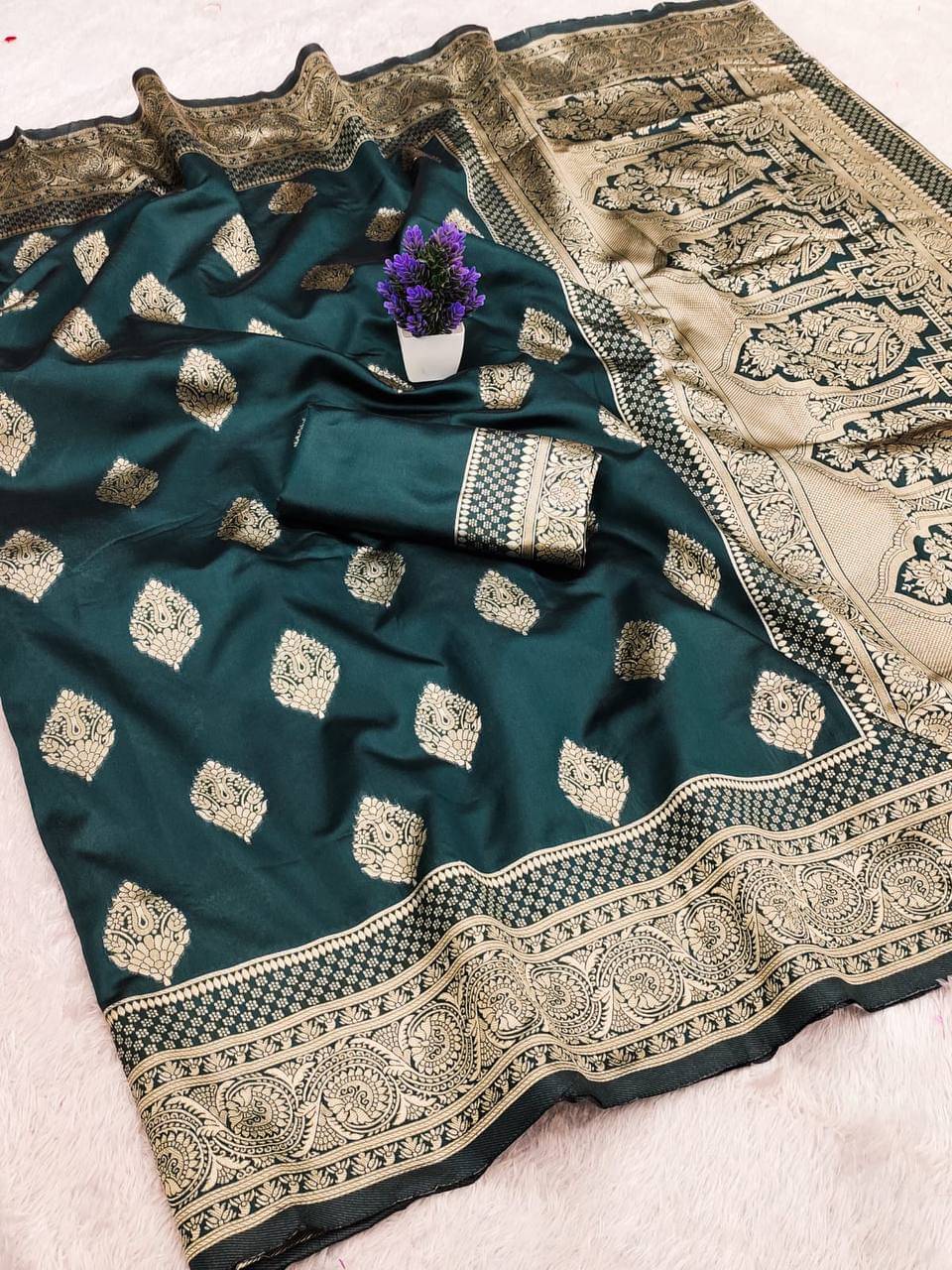 fab woven Art Silk Woven Kanjeevaram Sarees With Unstitched Blouse Piece ( Green )     			fab woven Art Silk Woven Kanjeevaram Sarees With Unstitched Blouse Piece ( Green )