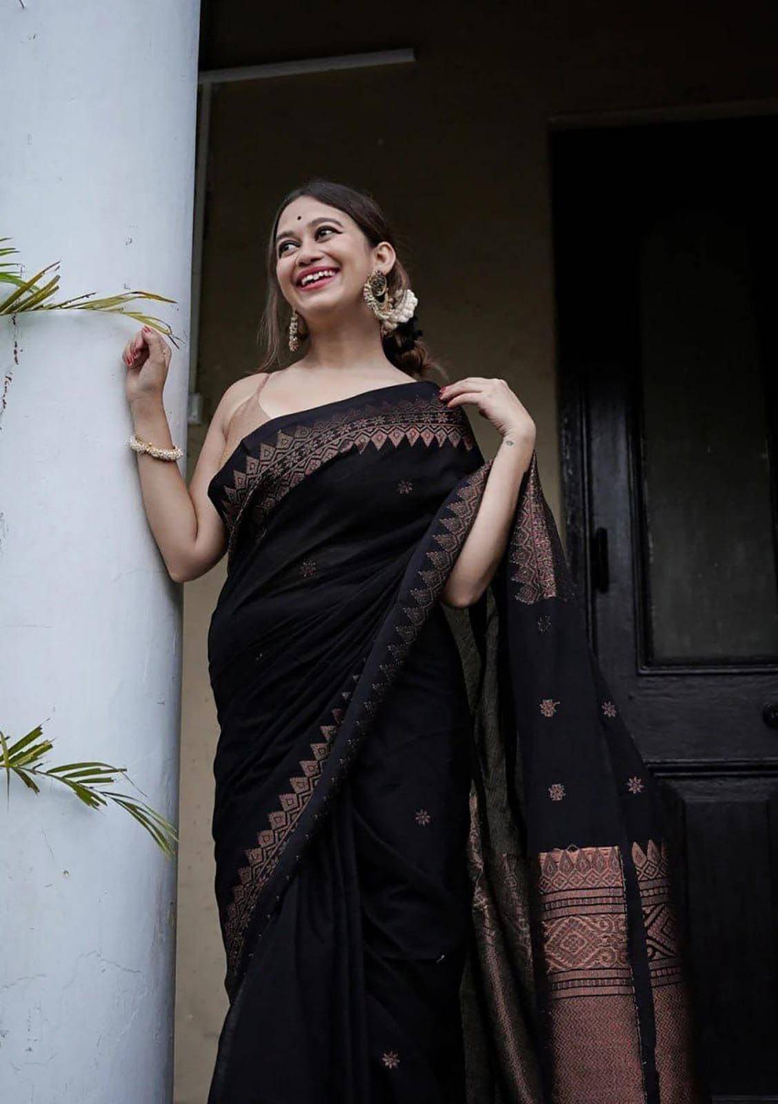     			fab woven Art Silk Woven Kanjeevaram Sarees With Unstitched Blouse Piece ( Black )