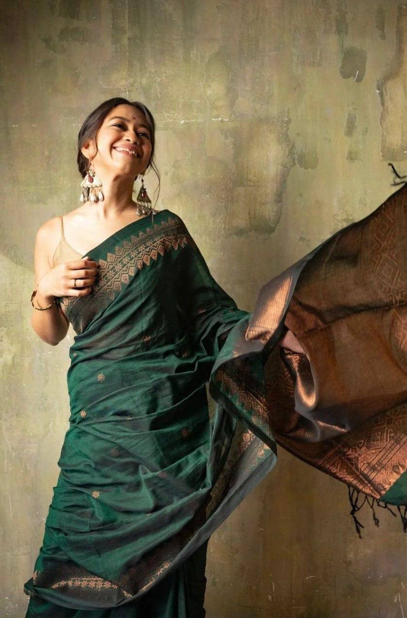 fab woven Art Silk Woven Kanjeevaram Sarees With Unstitched Blouse Piece ( Green )     			fab woven Art Silk Woven Kanjeevaram Sarees With Unstitched Blouse Piece ( Green )