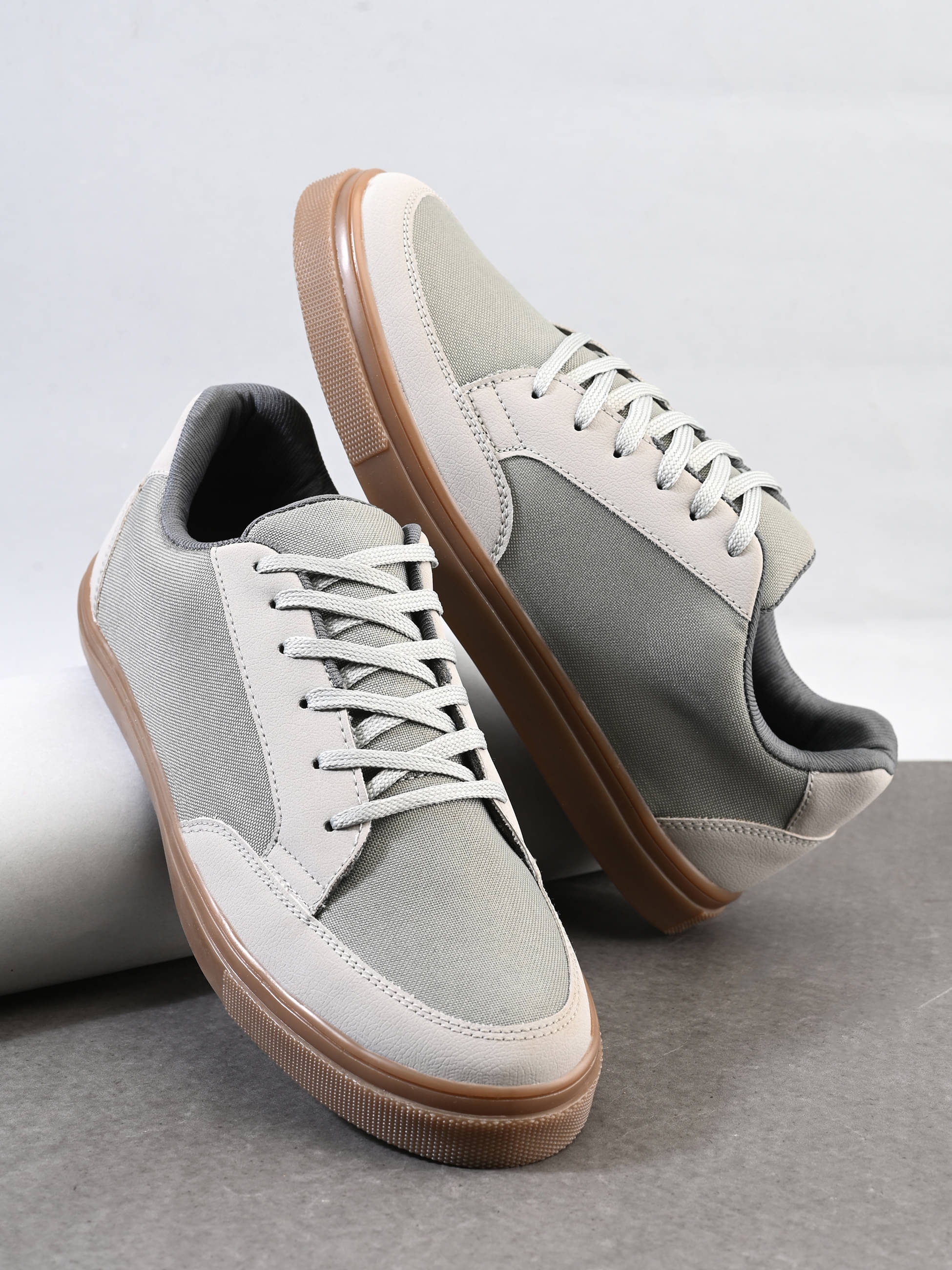     			Fashion Victim Grey Men's Sneakers
