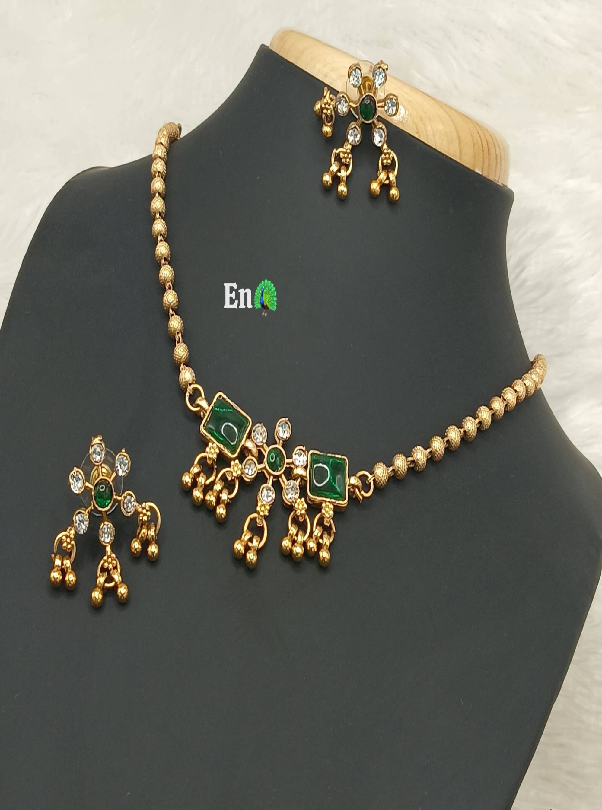     			Padmawati Green Alloy Necklace Set ( Pack of 1 )