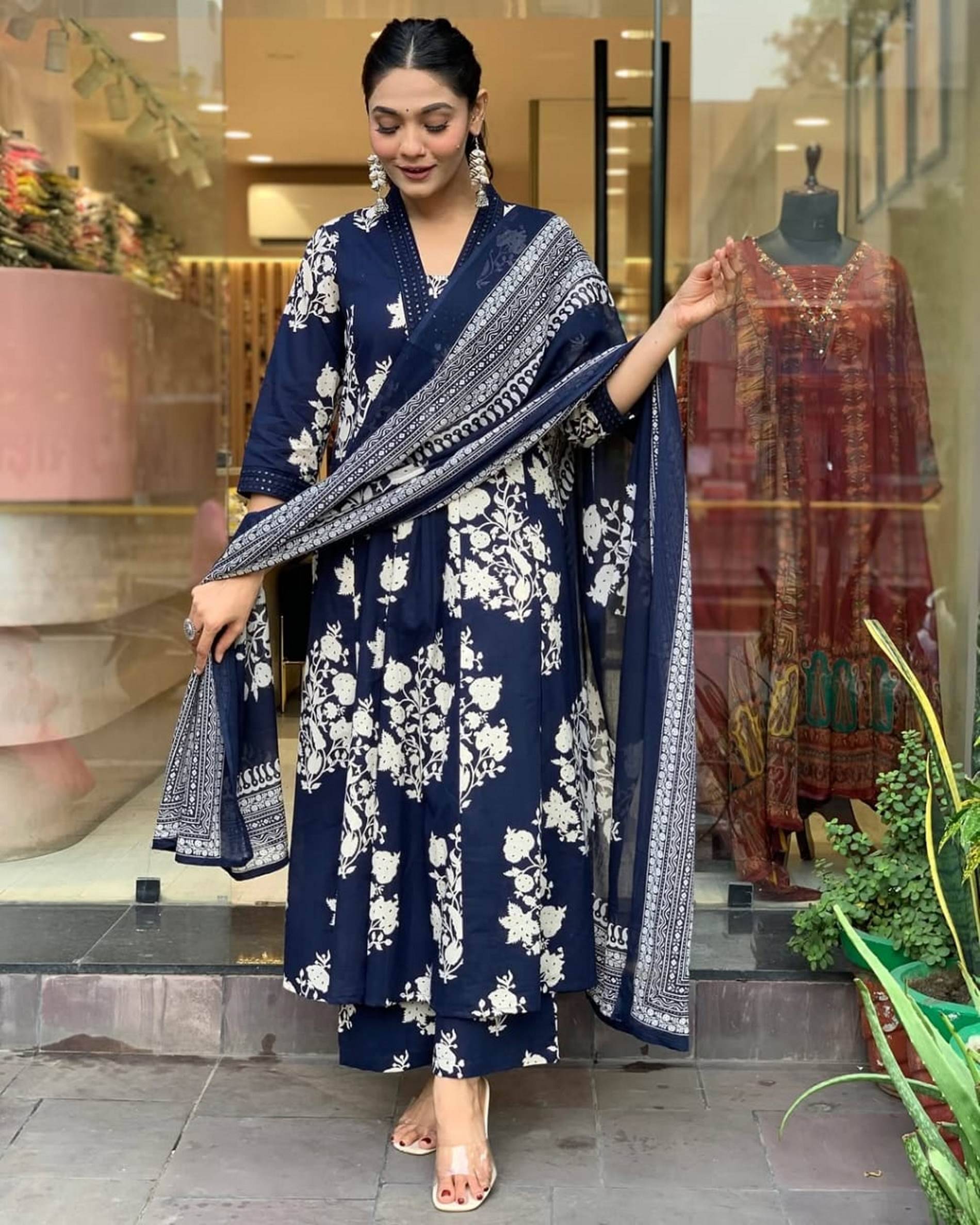 SRF JAIPR Women Cotton Printed Straight Kurti ( Blue ) SRF JAIPR Women Cotton Printed Straight Kurti ( Blue )