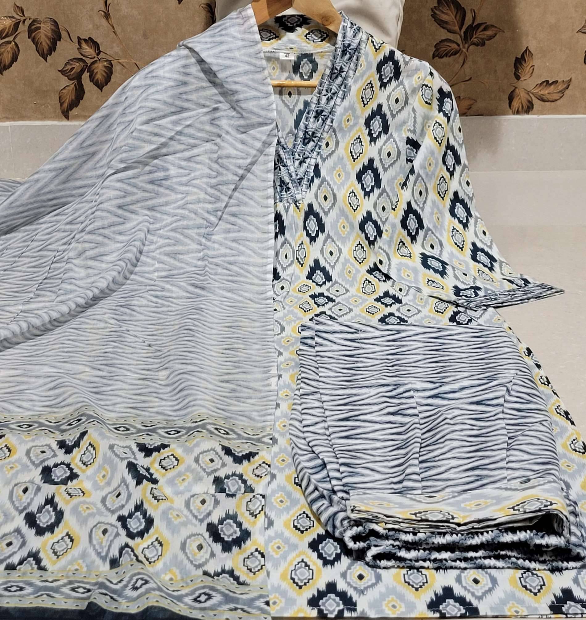 SRF JAIPR Women Cotton Printed Straight Kurti ( Grey ) SRF JAIPR Women Cotton Printed Straight Kurti ( Grey )