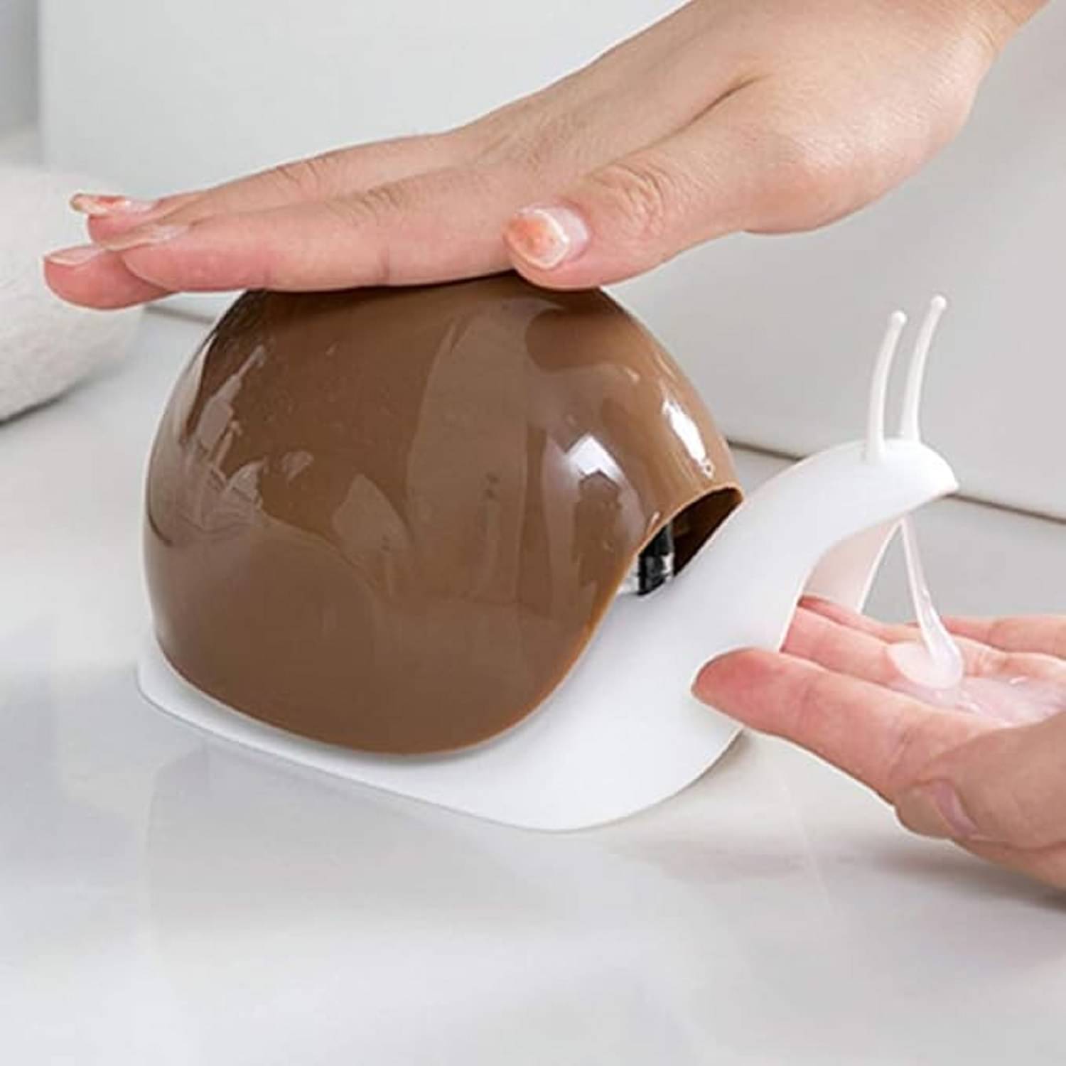     			Hand Soap Dispenser, Creative Design Snail Shape Pump Bottle for Kids,Refillable Lotion Pump Bottle Dispenser -Holds soap Dish Soap