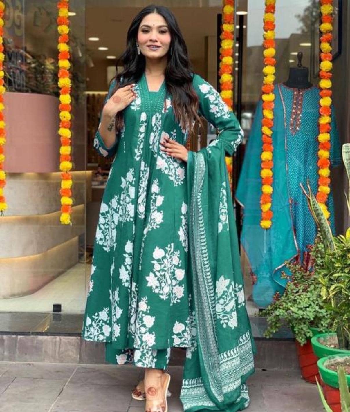 S & D Attire Women Rayon Printed A-line Kurti With Palazzo ( Green )