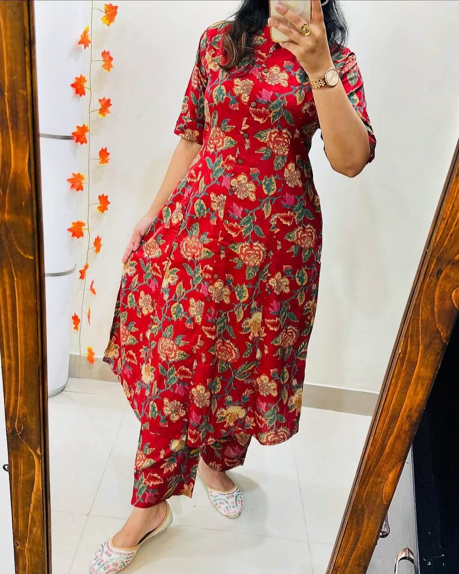     			SRF JAIPR Women Cotton Printed Straight Kurti ( Maroon )