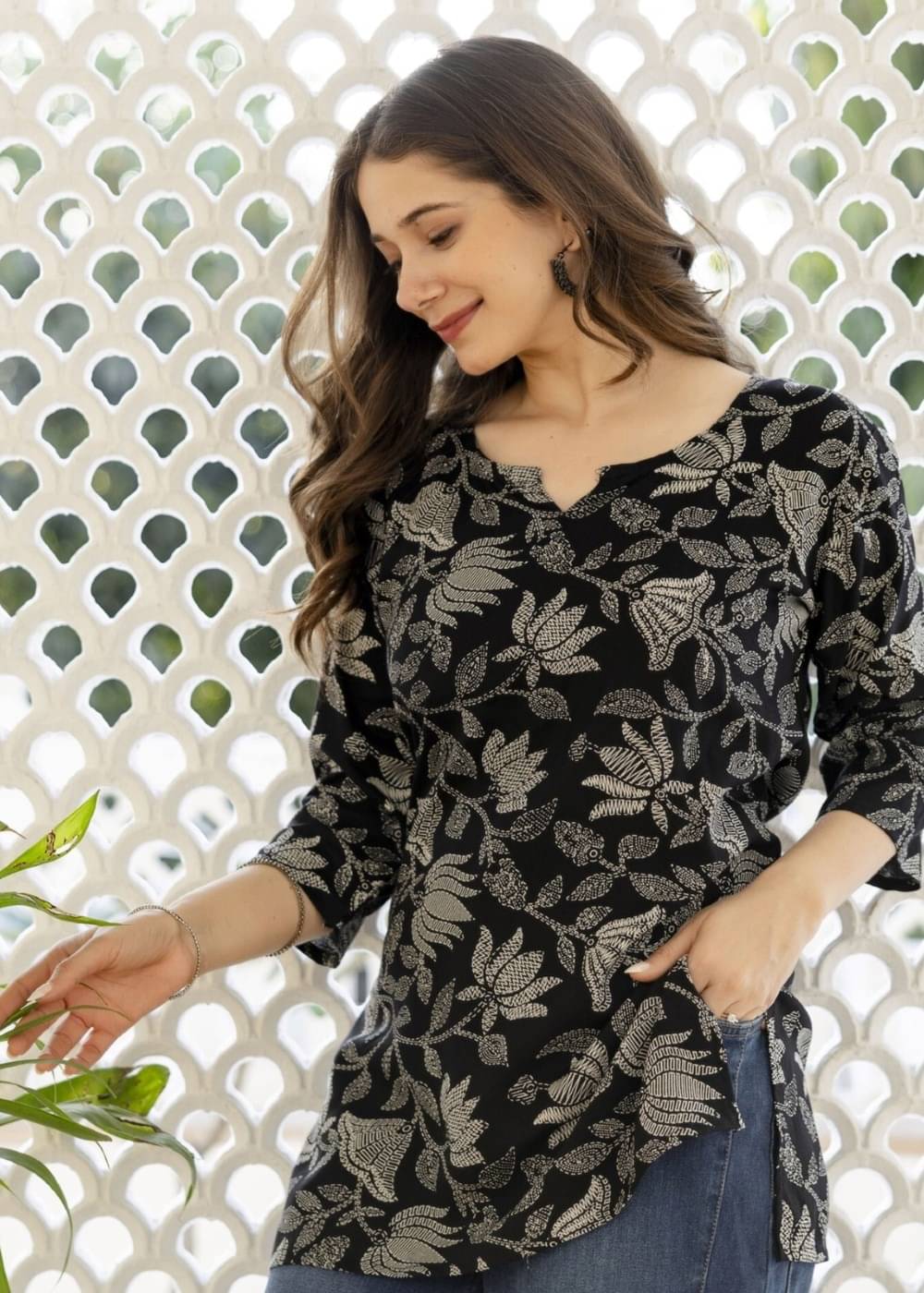 MIALO FASHION Women Viscose Printed Straight Kurti ( Black ) MIALO FASHION Women Viscose Printed Straight Kurti ( Black )