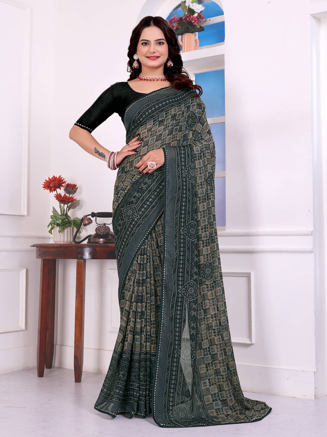 Maayro Georgette Printed Regular Saree With Unstitched Blouse Piece ( Grey ) Maayro Georgette Printed Regular Saree With Unstitched Blouse Piece ( Grey )
