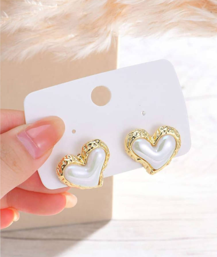     			Medbuddy Gold Stud Earrings ( Pack of 1 )