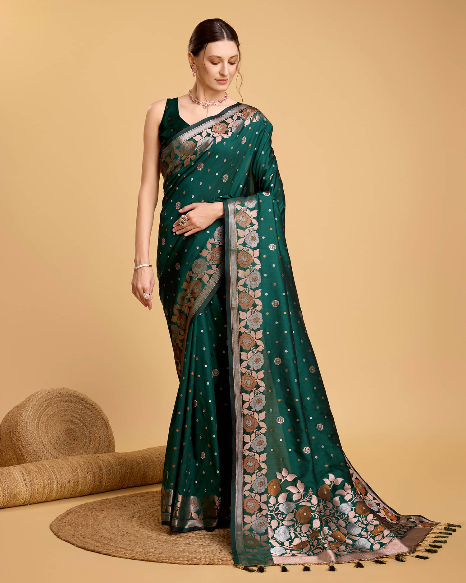 OFLINE SELCTION Jacquard Woven Regular Saree With Unstitched Blouse Piece ( Green ) OFLINE SELCTION Jacquard Woven Regular Saree With Unstitched Blouse Piece ( Green )