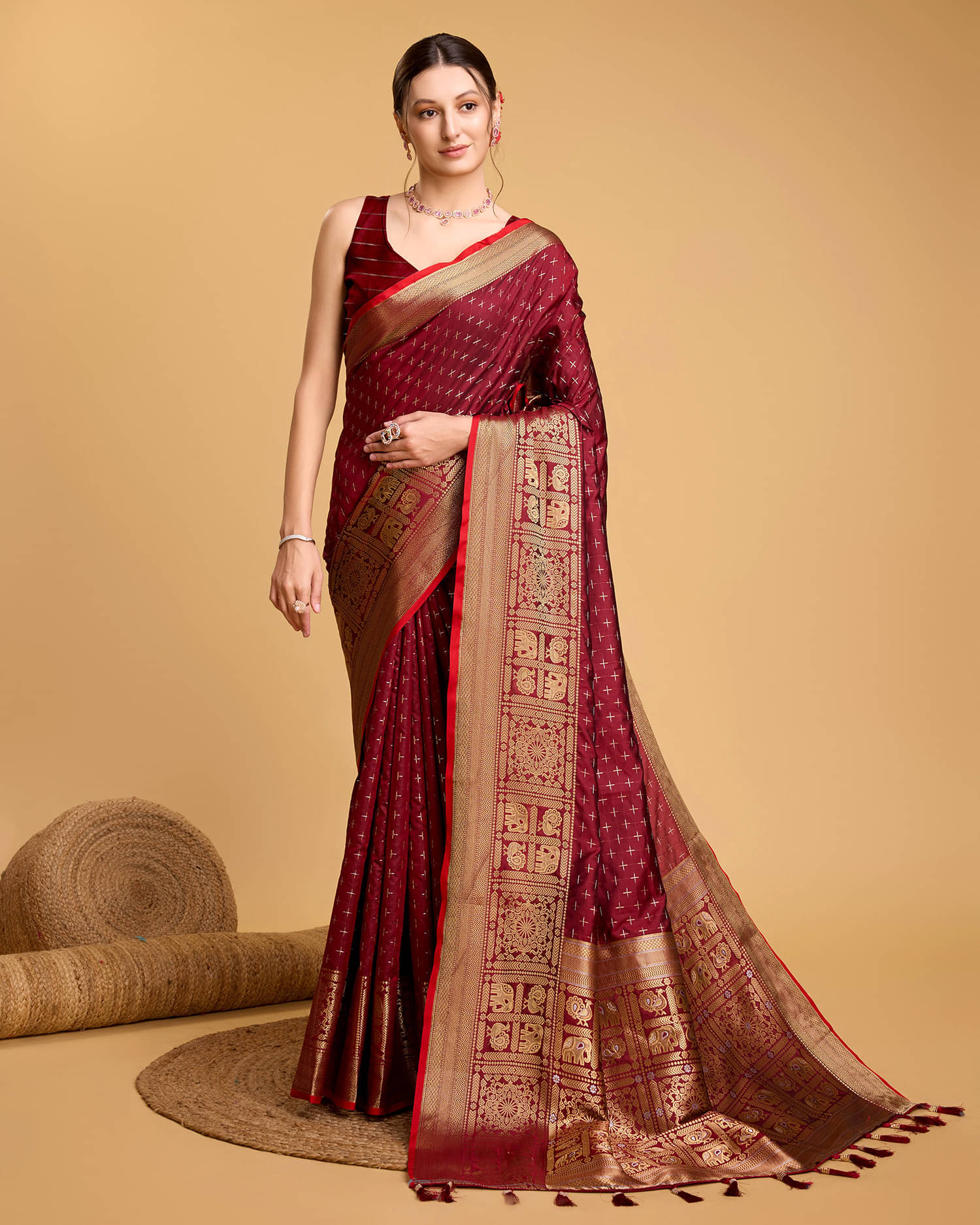     			OFLINE SELCTION Silk Checks Regular Saree With Unstitched Blouse Piece ( Maroon )