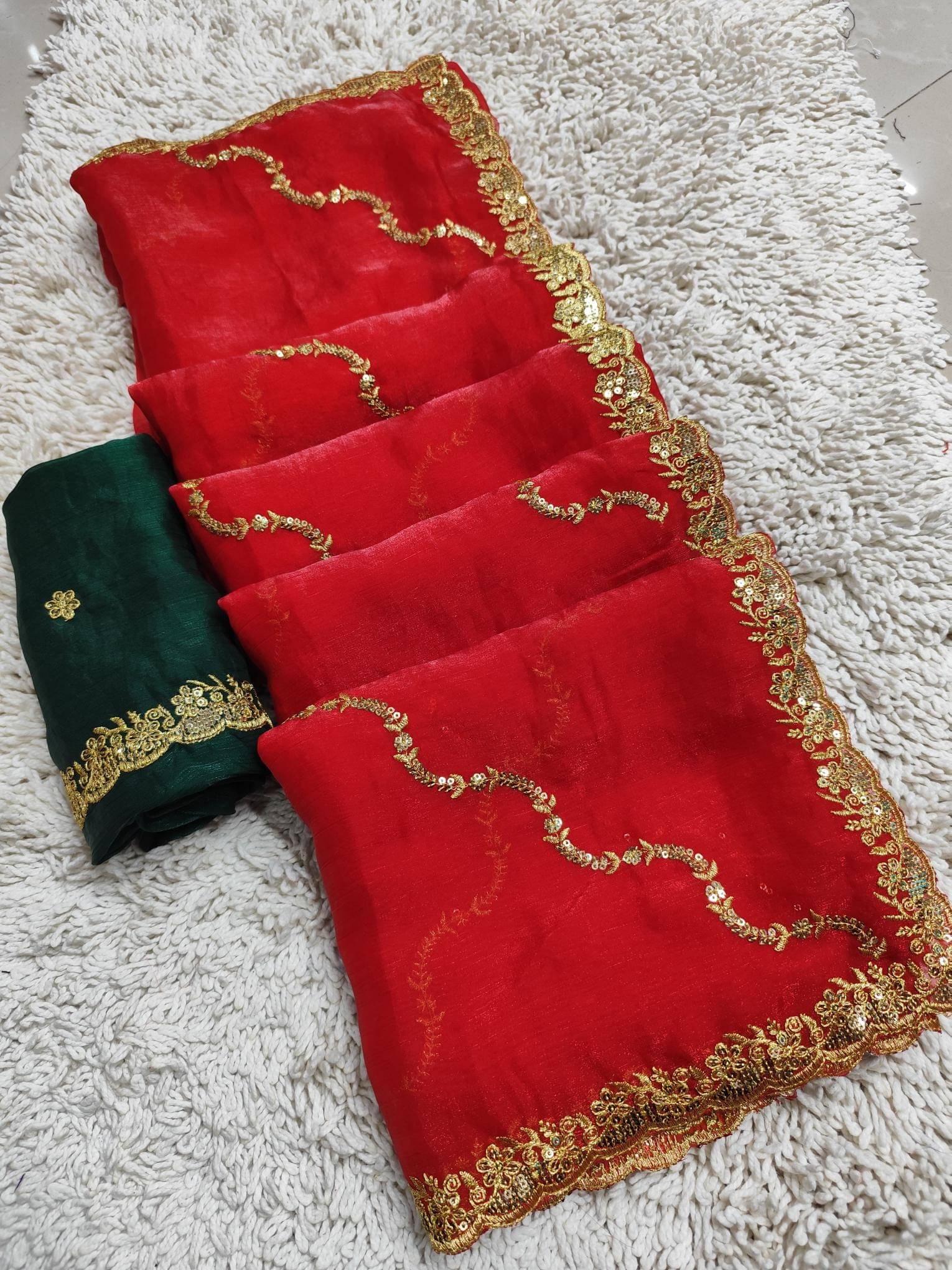 Avenue Creation Silk Blend Embroidered Leheriya Saree With Unstitched Blouse Piece ( Red ) Avenue Creation Silk Blend Embroidered Leheriya Saree With Unstitched Blouse Piece ( Red )