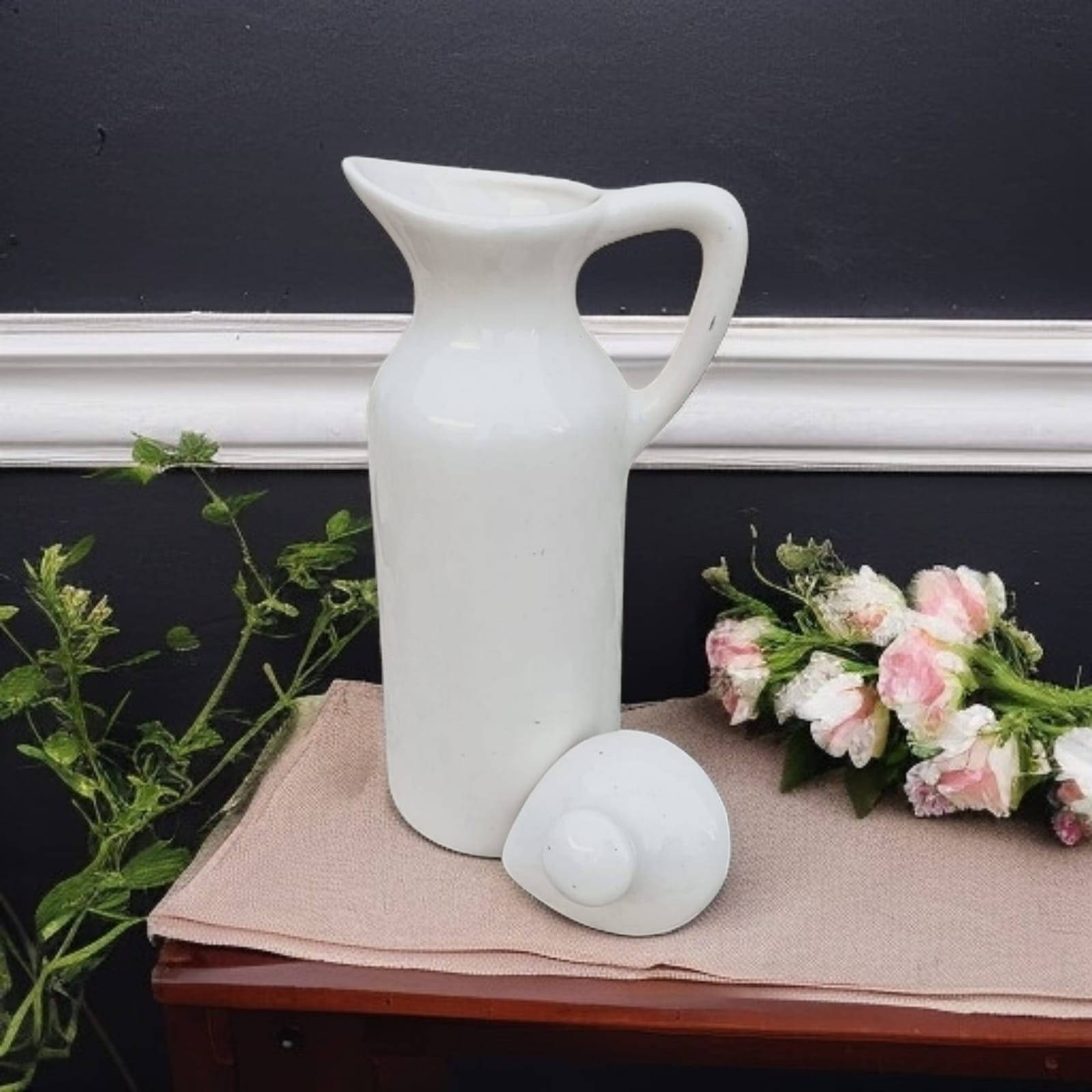     			Malaikah Sld Wht Oil Dspnsr Ceramic White Oil Container ( Set of 1 )