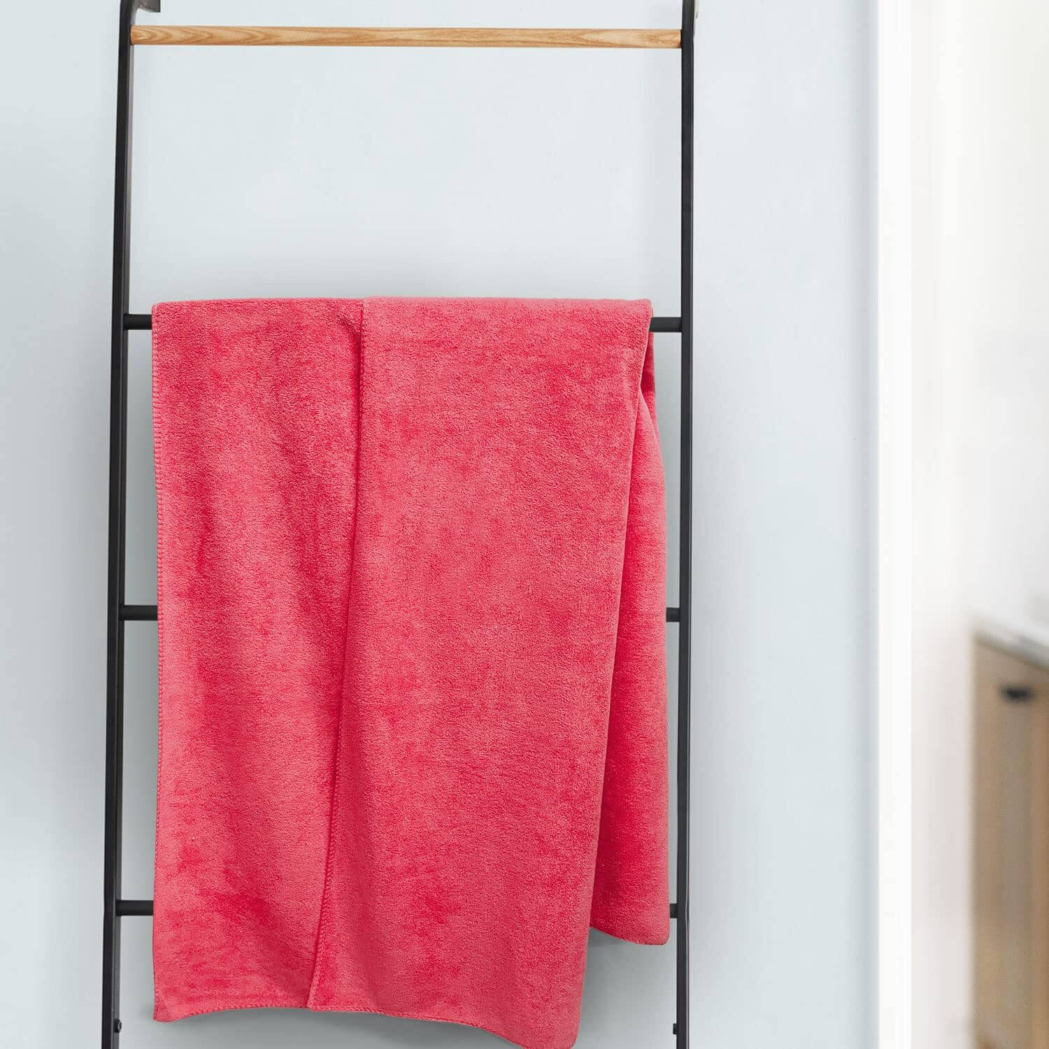     			Midastra Pack of 1 Microfibre 400 -GSM Bath Towel ( Red )