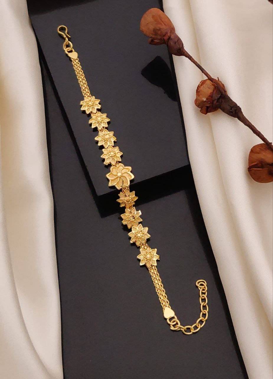     			Shivay Fashion Gold Bracelet ( Pack of 1 )