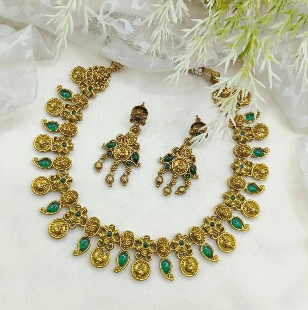     			Shilpa Creation Green Alloy Necklace Set ( Pack of 1 )