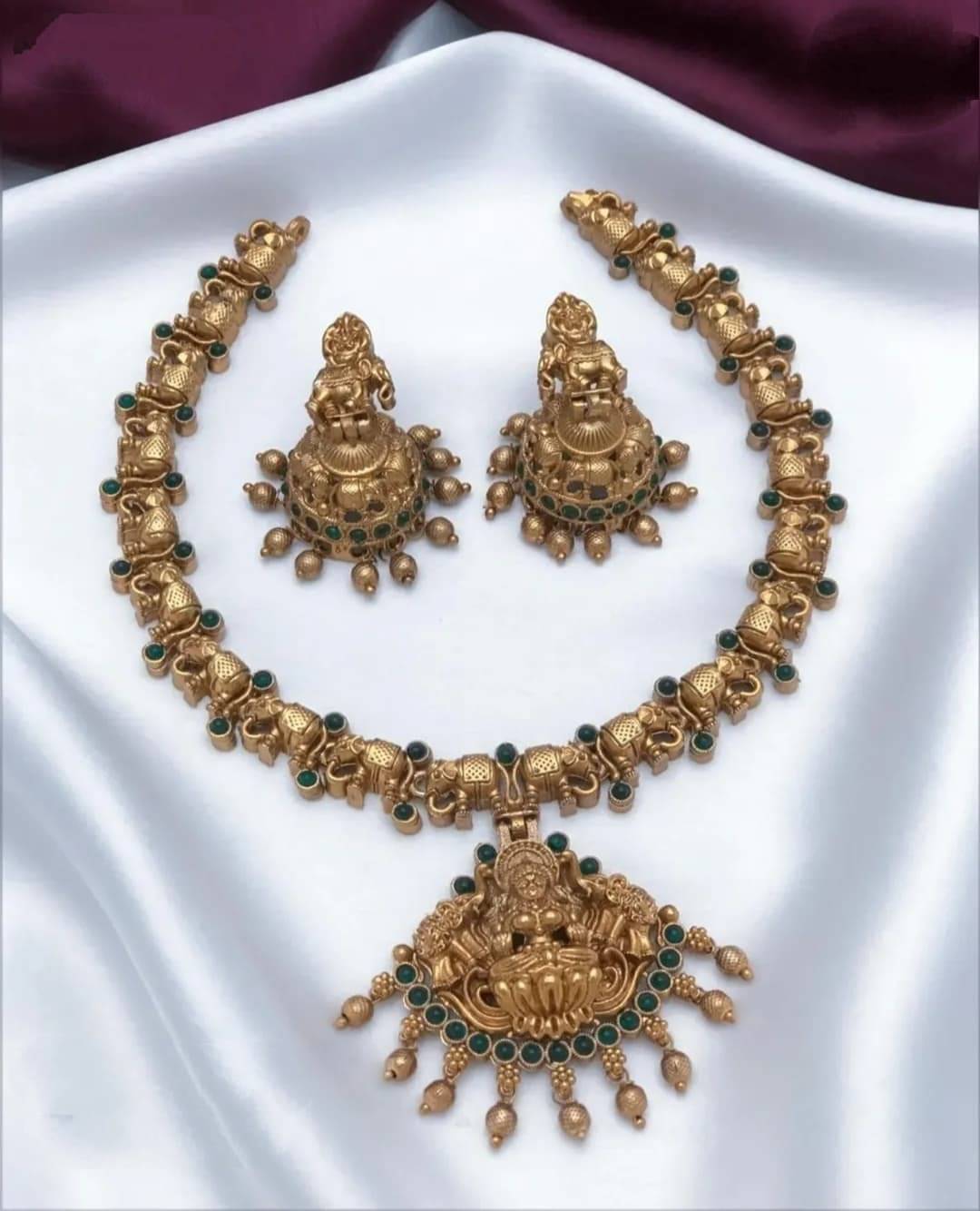     			Shilpa Creation Green Alloy Necklace Set ( Pack of 1 )