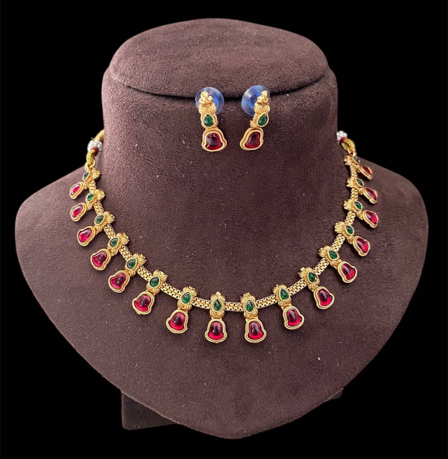     			Shilpa Creation Multicolor Alloy Necklace Set ( Pack of 1 )