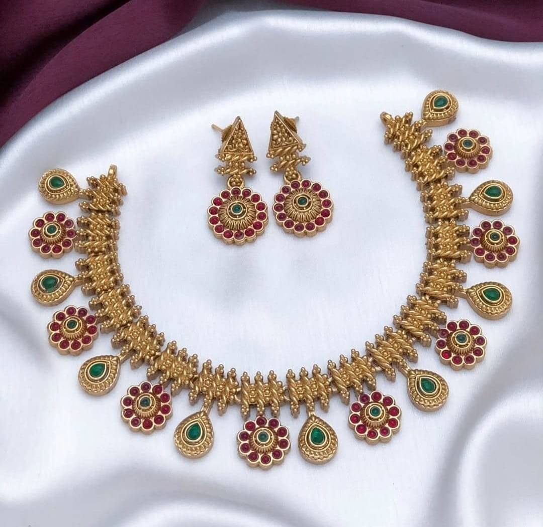     			Shilpa Creation Multicolor Alloy Necklace Set ( Pack of 1 )