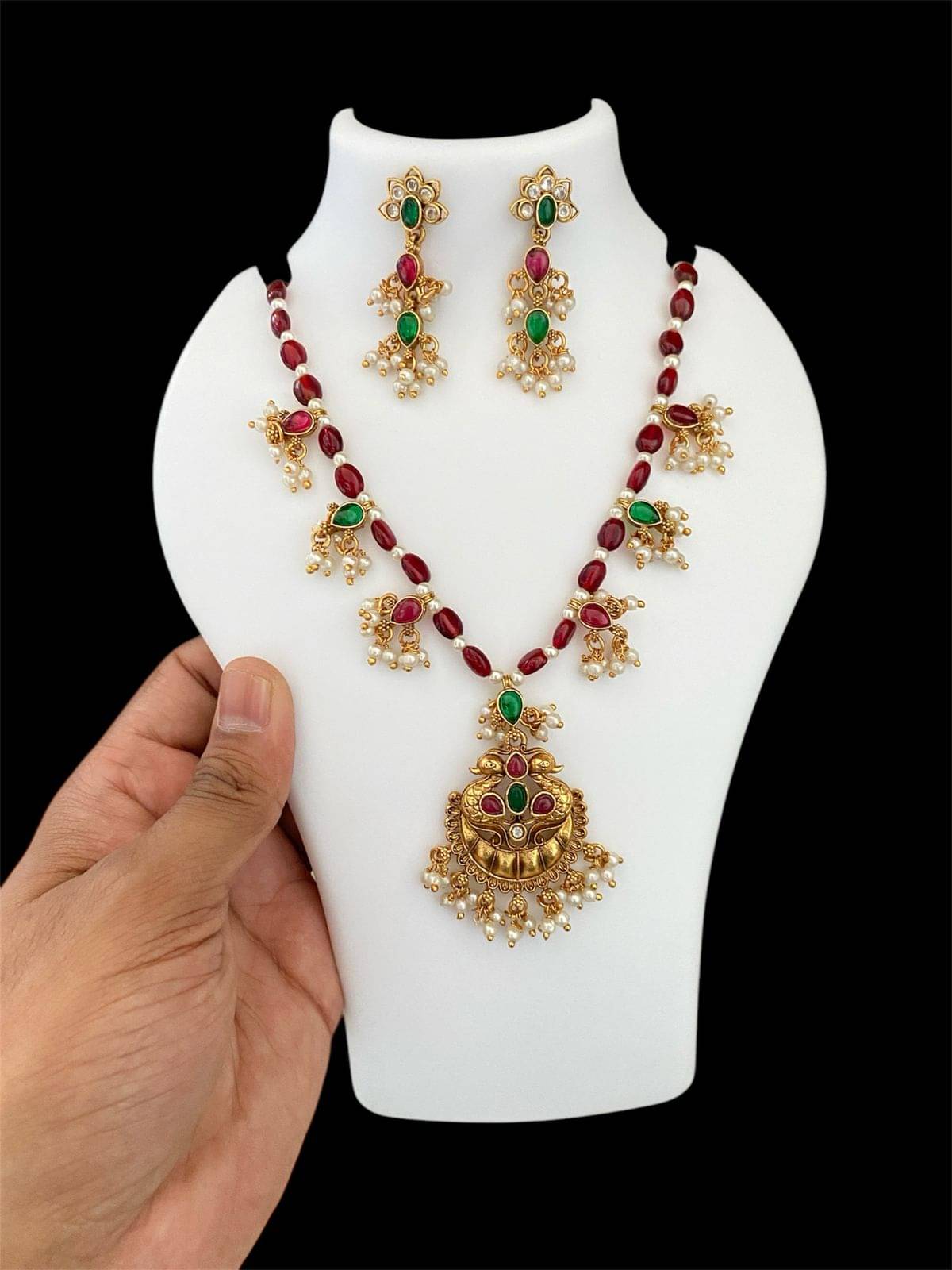     			Shilpa Creation Red Alloy Necklace Set ( Pack of 1 )