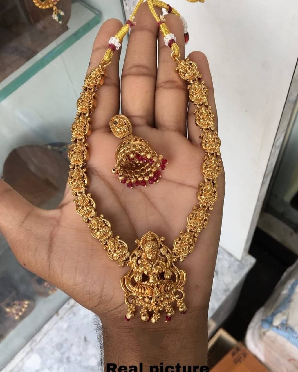     			Shilpa Creation Red Alloy Necklace Set ( Pack of 1 )