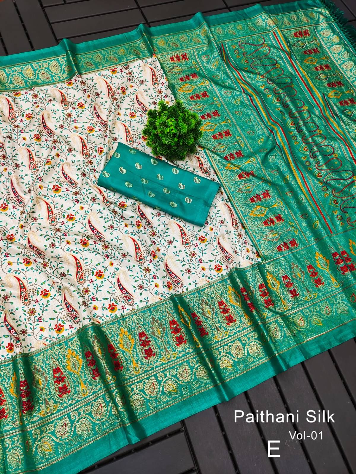     			Gullak Polyester Printed Saree With Unstitched Blouse Piece ( Beige )