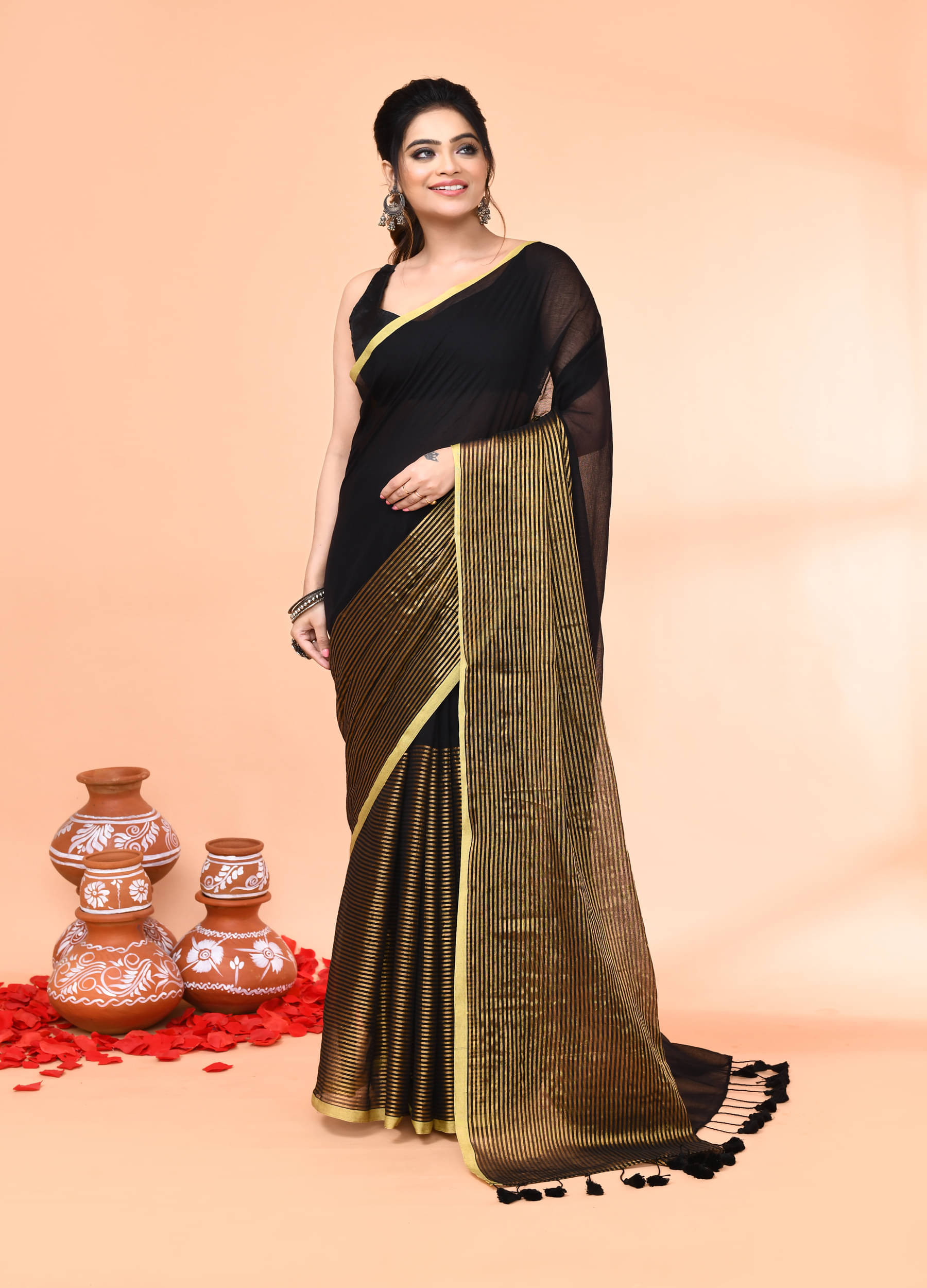     			PIYARI FASHION Cotton Woven Tant Saree With Unstitched Blouse Piece ( Black )