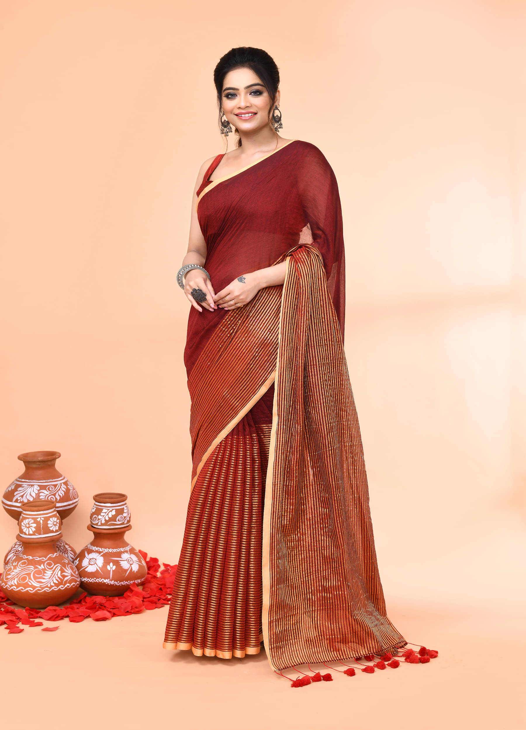     			PIYARI FASHION Cotton Woven Tant Saree With Unstitched Blouse Piece ( Maroon )
