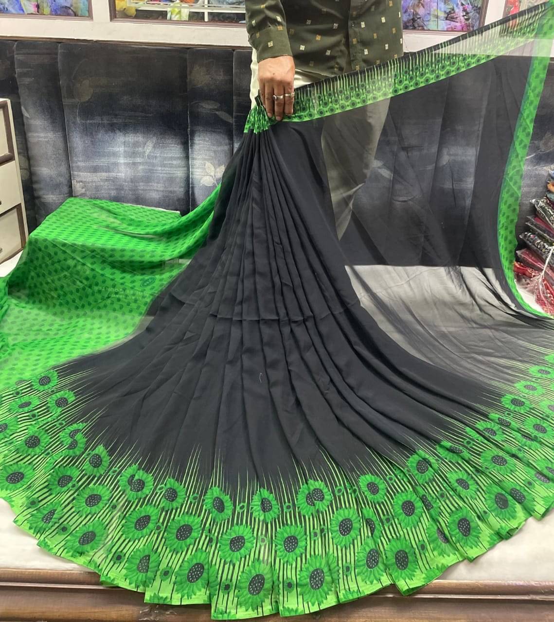     			SHIRODHARI Georgette Printed Saree With Unstitched Blouse Piece ( Green )