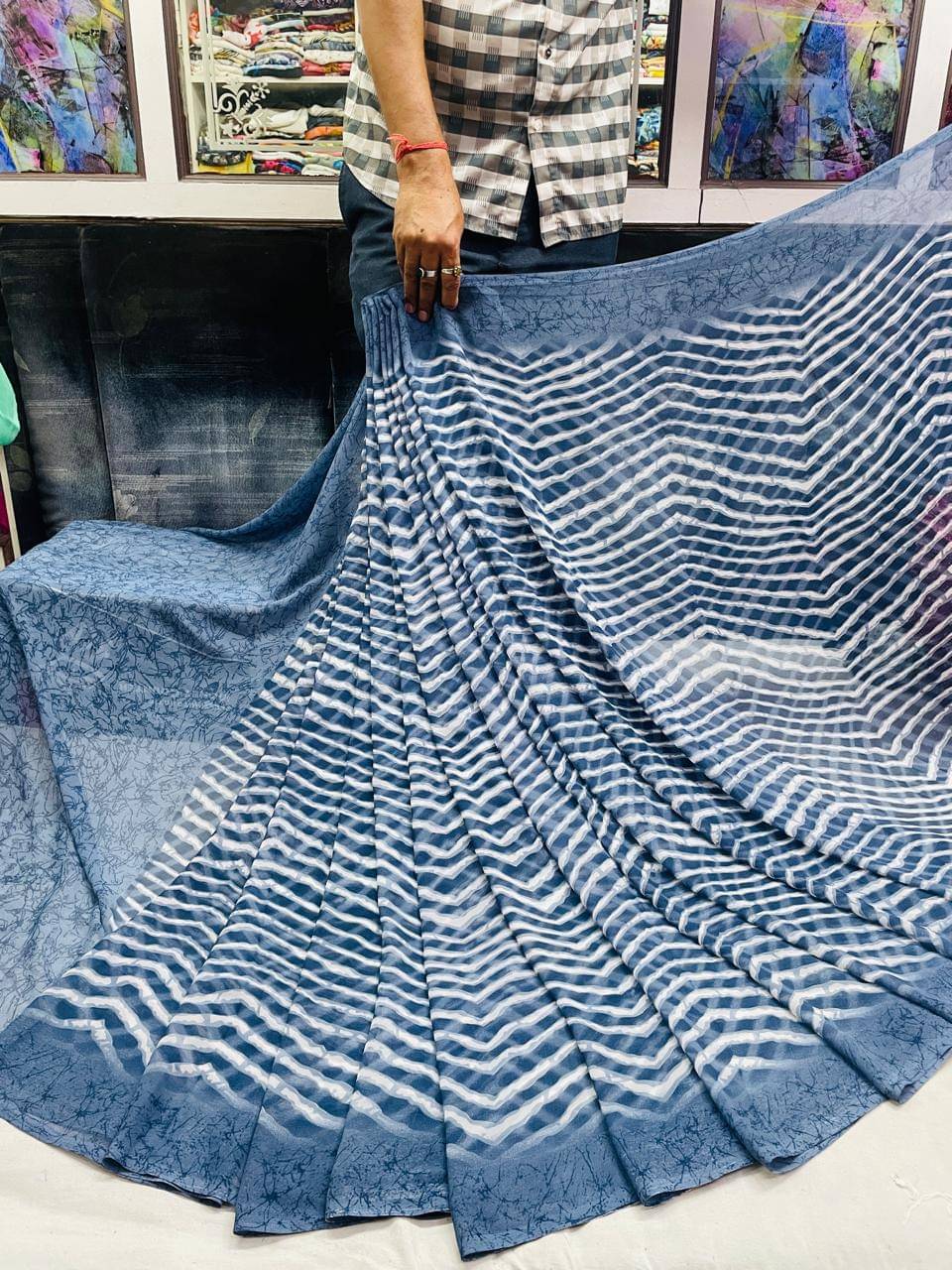     			SHIRODHARI Georgette Printed Saree With Unstitched Blouse Piece ( Grey )