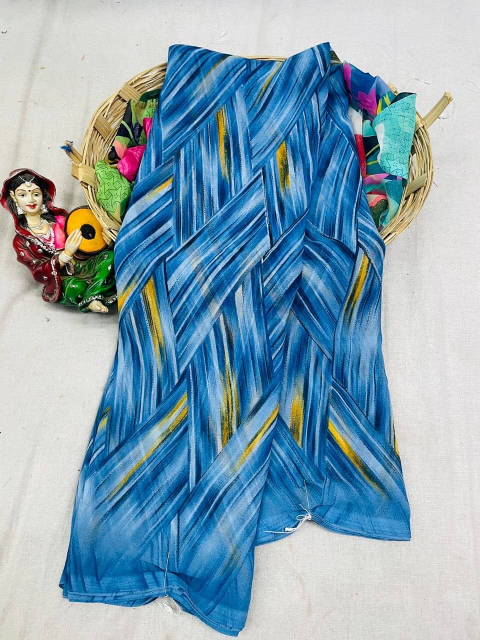     			SHIRODHARI Georgette Printed Saree With Unstitched Blouse Piece ( Blue )