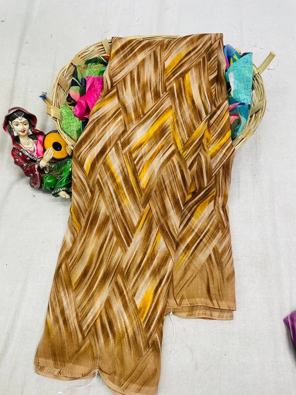     			SHIRODHARI Georgette Printed Saree With Unstitched Blouse Piece ( Yellow )