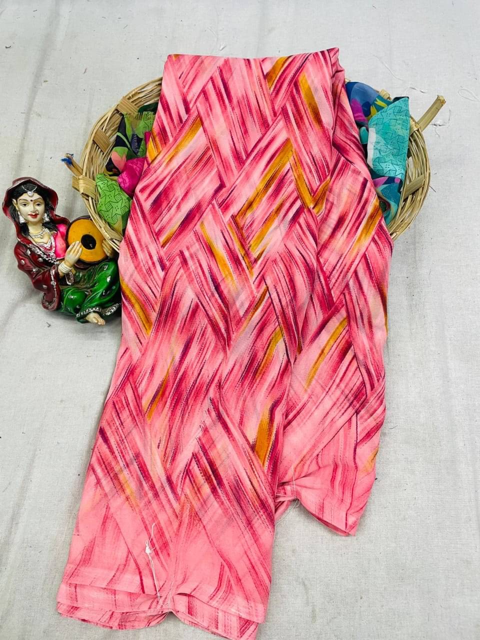 SHIRODHARI Georgette Printed Saree With Unstitched Blouse Piece ( Pink )     			SHIRODHARI Georgette Printed Saree With Unstitched Blouse Piece ( Pink )