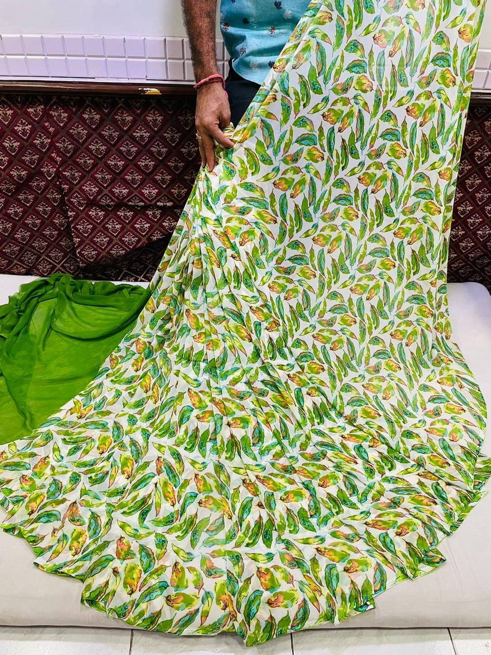 SHIRODHARI Georgette Printed Saree With Unstitched Blouse Piece ( Green )     			SHIRODHARI Georgette Printed Saree With Unstitched Blouse Piece ( Green )
