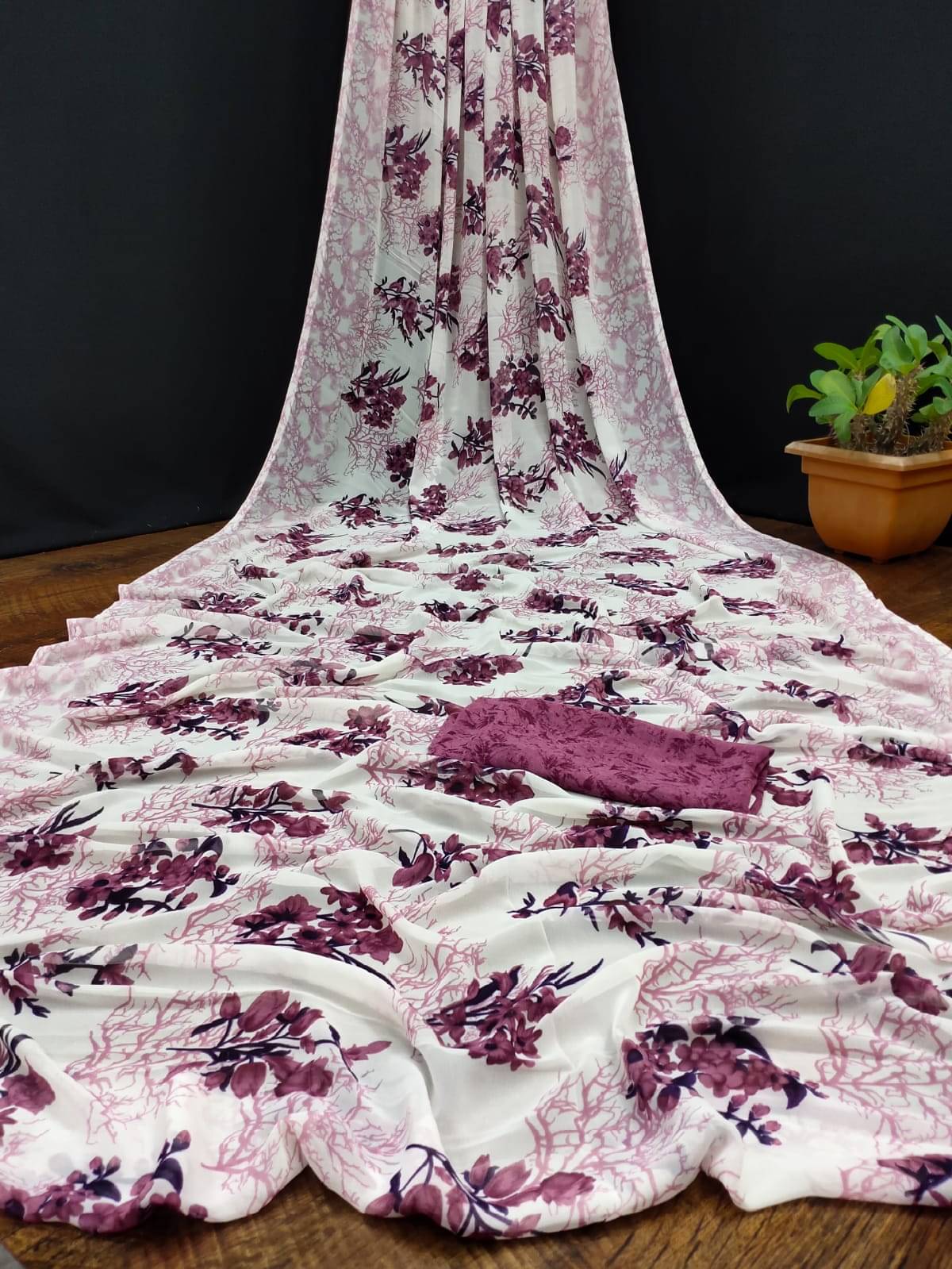 SHIRODHARI Georgette Printed Saree With Unstitched Blouse Piece ( Pink ) SHIRODHARI Georgette Printed Saree With Unstitched Blouse Piece ( Pink )