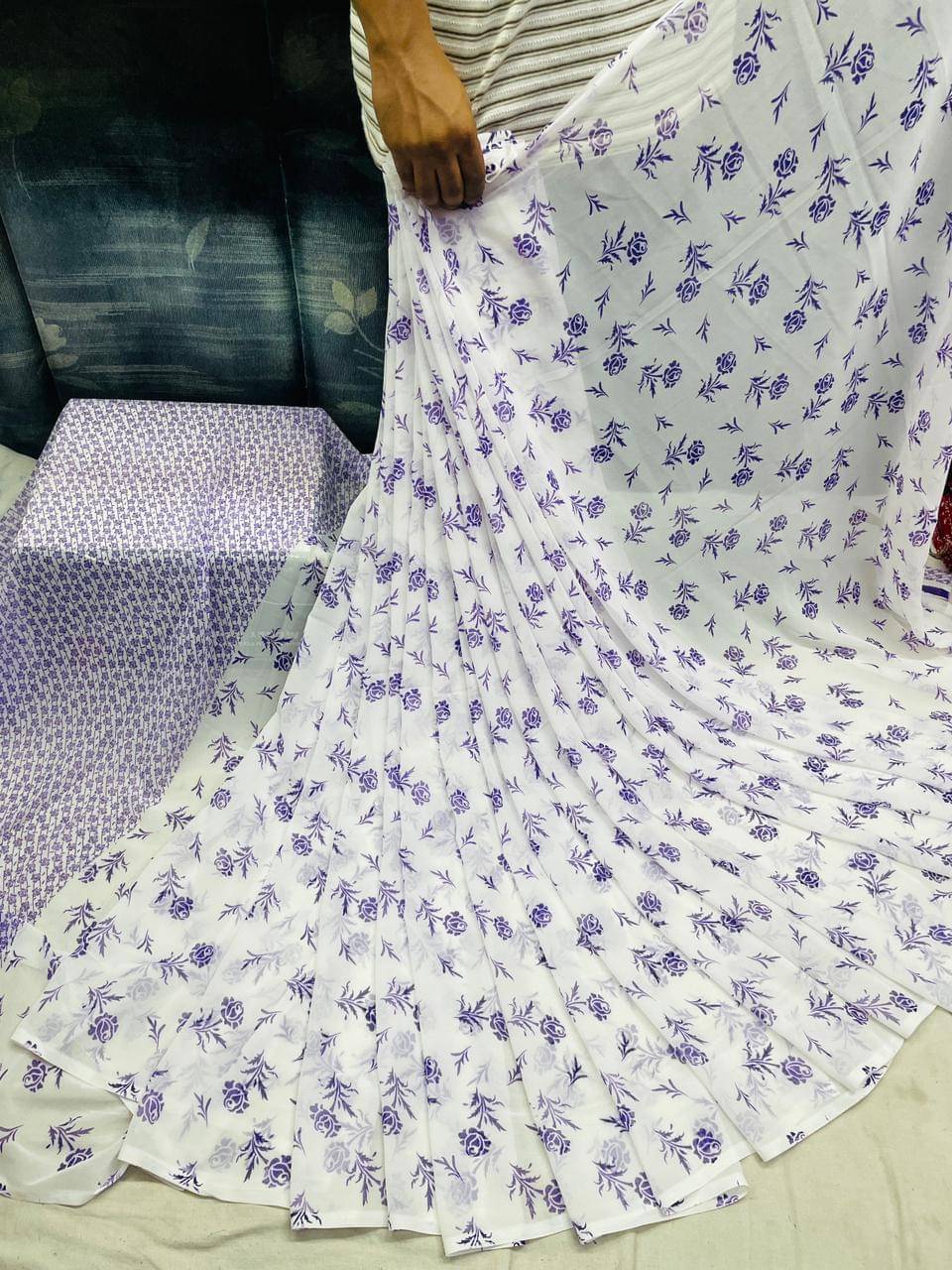 SHIRODHARI Georgette Printed Saree With Unstitched Blouse Piece ( Purple ) SHIRODHARI Georgette Printed Saree With Unstitched Blouse Piece ( Purple )