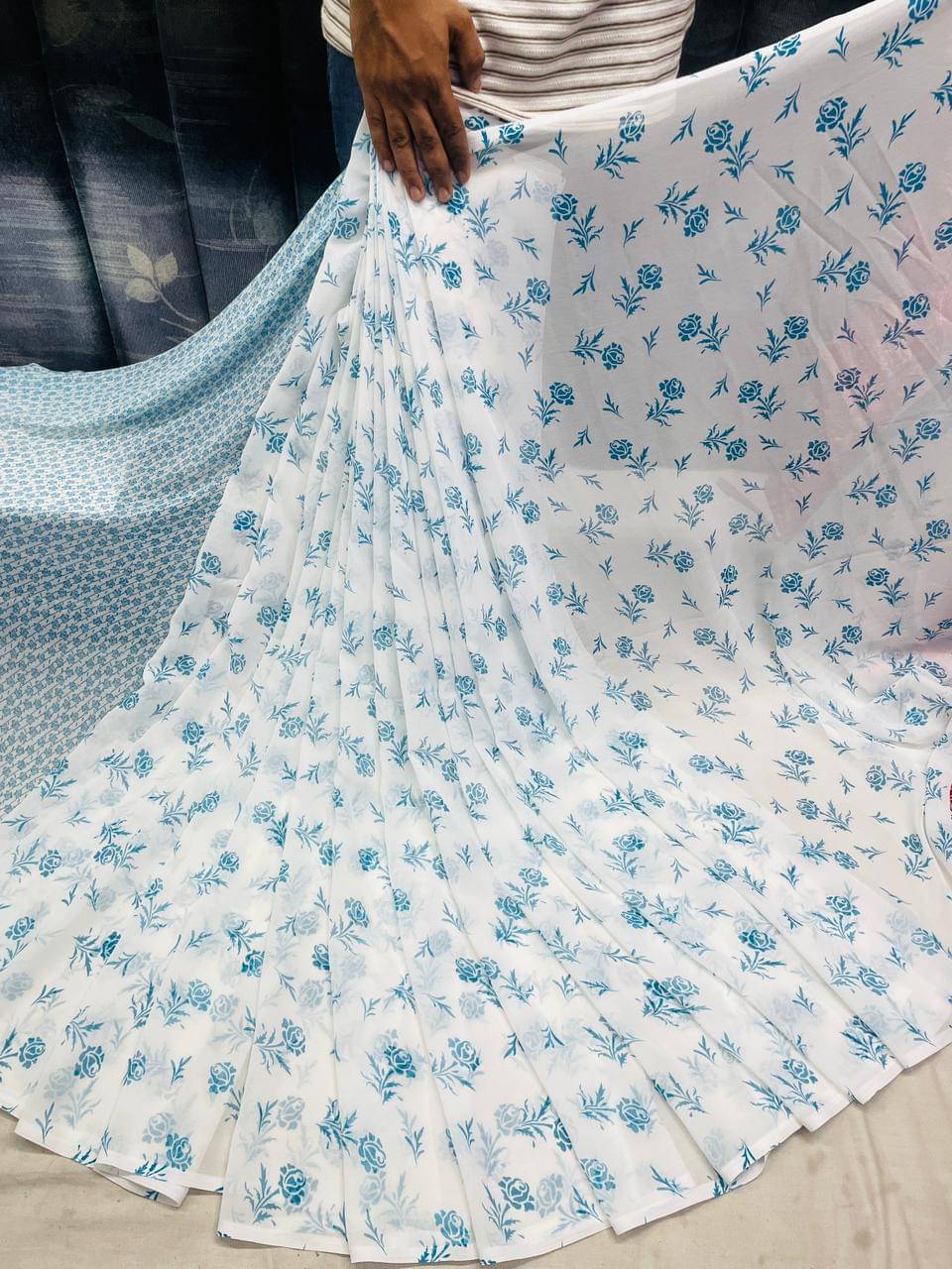 SHIRODHARI Georgette Printed Saree With Unstitched Blouse Piece ( Light Blue ) SHIRODHARI Georgette Printed Saree With Unstitched Blouse Piece ( Light Blue )