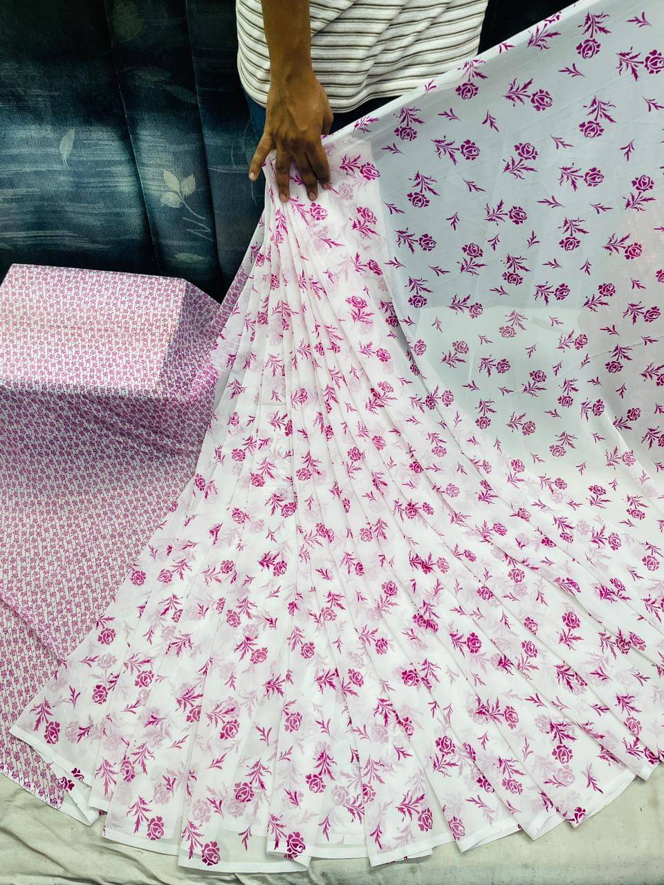 SHIRODHARI Georgette Printed Saree With Unstitched Blouse Piece ( Pink ) SHIRODHARI Georgette Printed Saree With Unstitched Blouse Piece ( Pink )