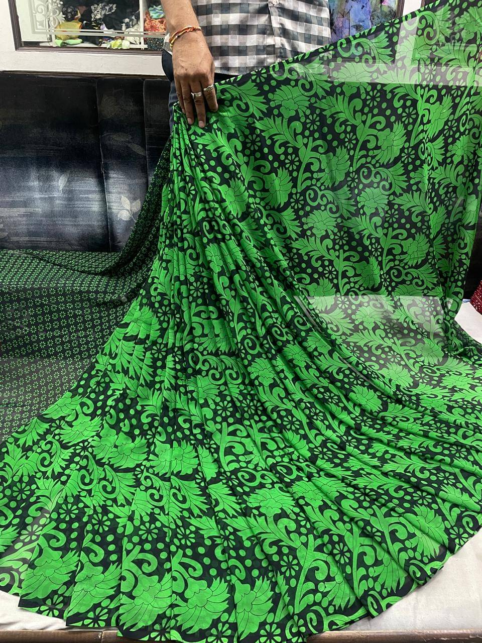     			SHIRODHARI Georgette Printed Saree With Unstitched Blouse Piece ( Green )