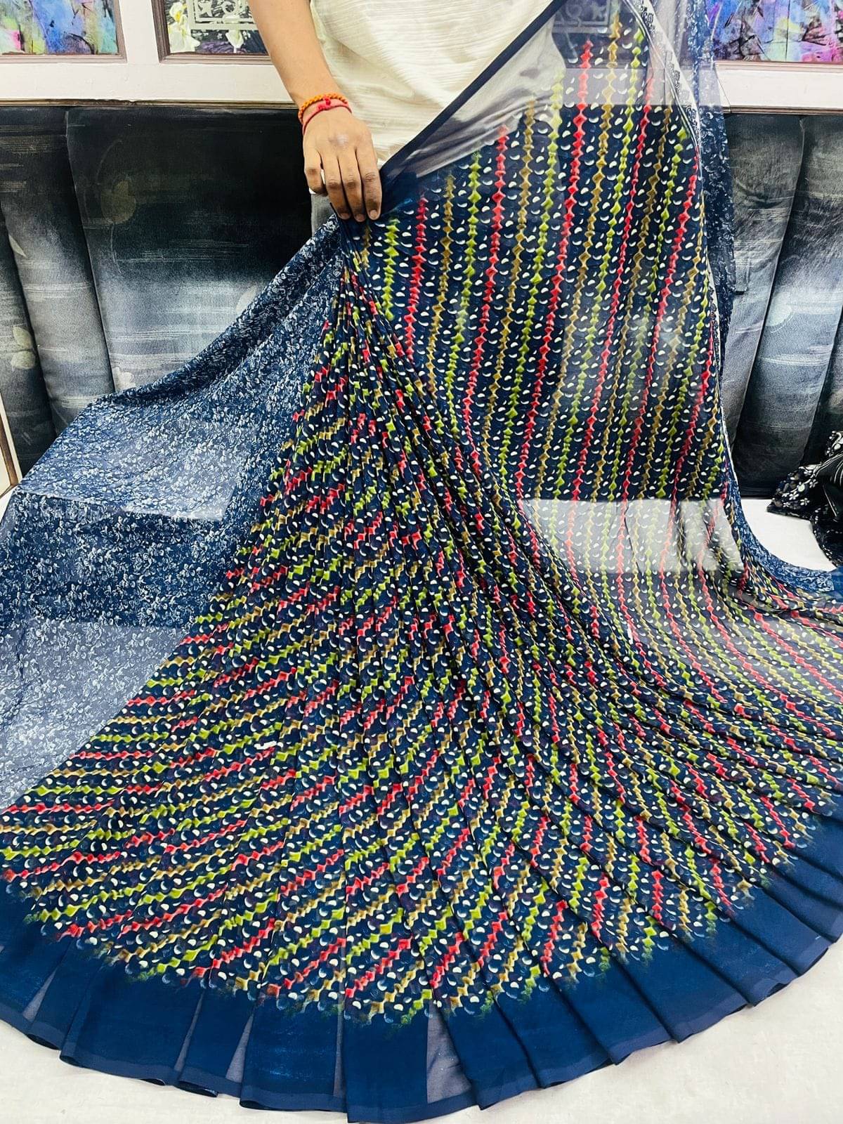     			SHIRODHARI Georgette Printed Saree With Unstitched Blouse Piece ( Navy Blue )